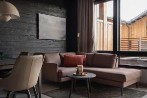 Le Chalet Lingonberry D3 Ski-in Ski-out - Hot Tub by Aavalevi