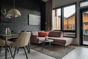 Le Chalet Lingonberry D3 Ski-in Ski-out - Hot Tub by Aavalevi