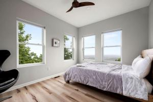 Scenic Getaway Cabin w Fire Pit, Deck & Panoramic Views in Martinsburg, WV