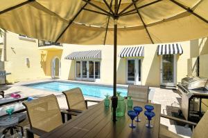 Peacock Villa - 5540 E