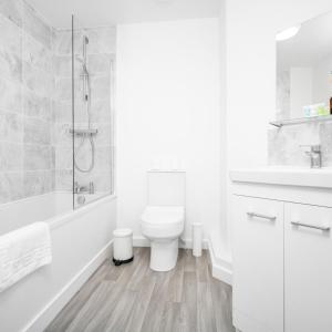 Stylish Two Bed Apartment -Cradley Health - Smart Tv - Netflix - Parking 27BC