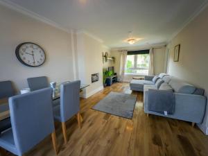 Two bd house with private parking