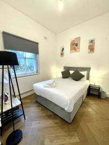 Chic 1-Bed Flat with Terrace in Notting Hill W10
