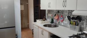 Bett 2 im Frauen-2-Bettzimmer NUR Frauen Only Women SOLO Mucheres