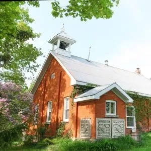 Picturesque School House Retreat - Eugenia