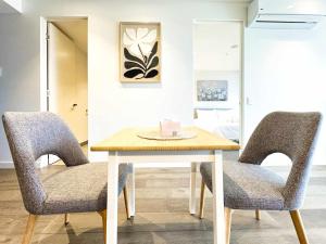 Central & Spacious Apt in Rundle Mall with Balcony