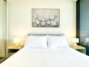 Central & Spacious Apt in Rundle Mall with Balcony