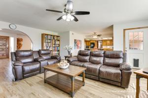 Private Hot Tub & Huge Yard: Phoenix Family Home