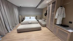 ALYACHT Premium Hotel