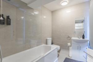 Newly Refurbished 2BDR West London Retreat