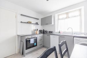 Newly Refurbished 2BDR West London Retreat