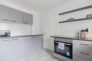 Newly Refurbished 2BDR West London Retreat
