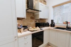 Marine Cottage 1 - With Private Hot Tub