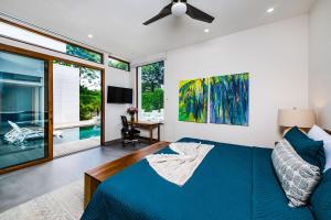 Private Pool with direct access to 2 beaches!