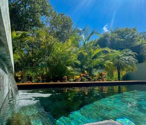 Private Pool with direct access to 2 beaches!