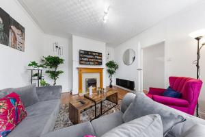 Oakley Retreat - Free Parking - Pool table - 2 Large TVs - Special Christmas Offer for Long Stay - Get in Touch!