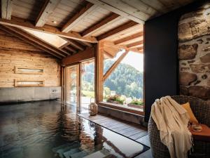 Chalet Ladroit - OVO Network