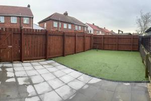 Bungalow - Sleeps 2 - Parking - Garden