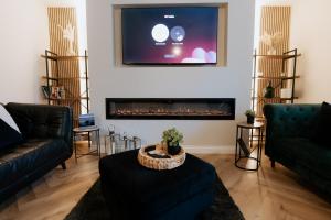 Marine Cottage 2 - With Private Hot Tub