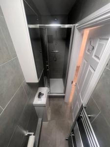 Central London Room with kitchen