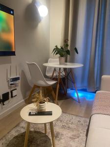 Charming Apartment Steps From Sea Point Beach