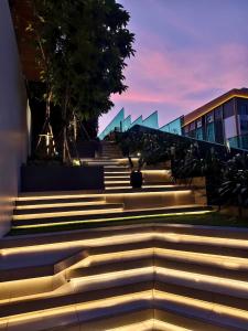 No Bait & Switch - Genuine Photos - Luxury D4 Studios & 2-3BR Apartments At De La Sol - 5 Min to City Center D1 - Infinity Pool, Sauna & Gym