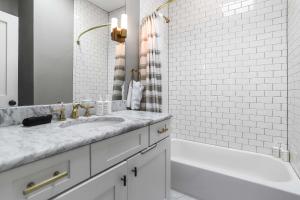 Sojourn in Capitol Hill 2 BR with Office & Terrace