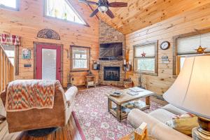 Cozy Couples Getaway w Hot Tub: Fox Ridge Cabin