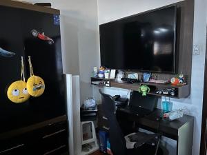 Casa espaçosa em bairro tranquilo, 2 vagas de garagem