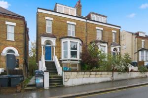 1-Bed Flat, home office and garden