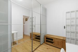 1-Bed Flat, home office and garden