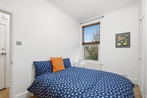 1-Bed Flat, home office and garden