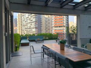 Acomodações modernas em prédio c piscina no coração de SP - YHEs