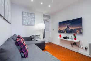 Elegant Riviera Retreat Steps to Beach & Dining