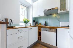 Elegant Riviera Retreat Steps to Beach & Dining