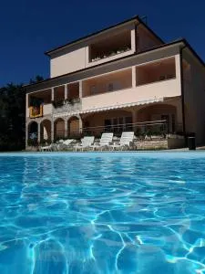 Pansion Oliva - 卡尼卡