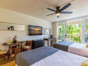 Beachfront Studio Walk to Kamaole Beach Pools