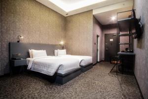 Fhandika Boutique Inc.