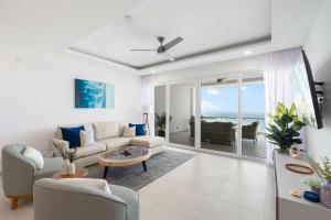 Luxury Oceanview Condo with Pool