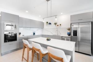 Luxury Oceanview Condo with Pool