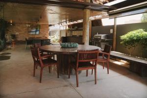 Casa com piscina aquecida, cozinheira, 30m do mar