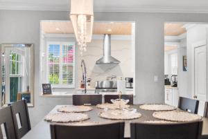 2 Mansions w Pool and Hot Tub in West Palm Beach!