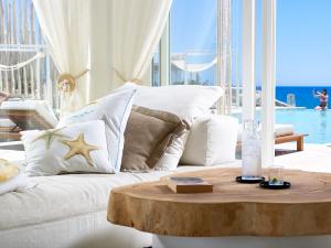 Artemis Deluxe Rooms Milos Greece