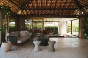 Casa com piscina aquecida, cozinheira, 30m do mar