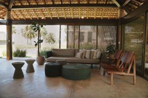 Casa com piscina aquecida, cozinheira, 30m do mar