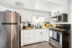 Joyful 1BD AT and T walkable with a small backyard