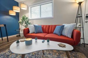 Pleasant 1BD AT and T Walkable