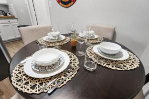 Modish 1BD AT and T Walkable