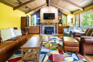 Quiet Bainbridge Retreat for 6