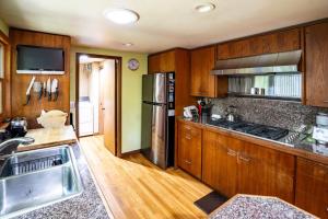 Quiet Bainbridge Retreat for 6